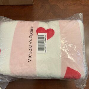 VICTORIA'S SECRET Plush Red HEARTS Pink&White Striped Heart Throw BLANKET $69.95